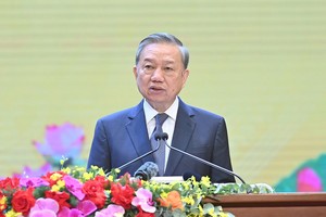 苏林总书记在会上致词。