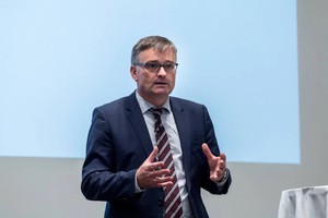 德国政府发言人斯特凡‧科内柳斯。（图：互联网）