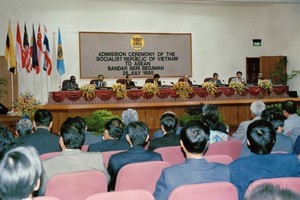 1995年第28届东盟外长年度会议在文莱首都斯里巴加湾市举行。在本次会议上，越南正式被接纳为东盟第七个成员国。（图：越通社）