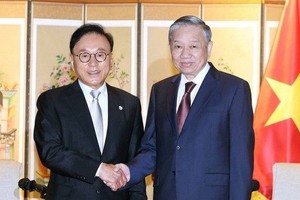 苏林总书记会见越南驻韩国原名誉总领事朴洙宽