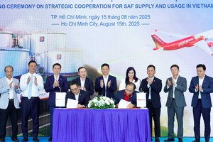 越捷与Petrolimex Aviation签约。