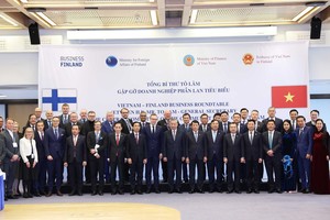 越南党中央总书记苏林会见芬兰部分大型企业