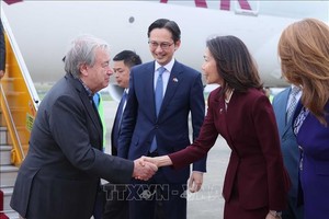 联合国秘书长安东尼奥•古特雷斯抵达河内，开始对越南进行正式访问。（图：越通社）