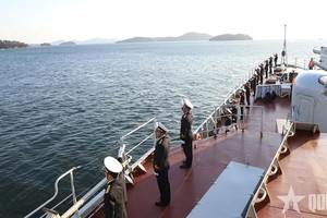 越南人民海军015-陈兴道号舰及工作代表团已离开镇海海军基地。（图：人民军队）