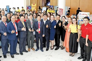 堤岸商会秉持团结、责任与创新精神建设稳健有力的组织。