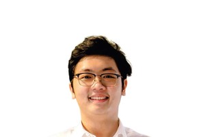 姚庆顺参加学校歌唱比赛。