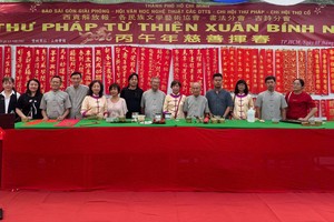 社会人士踊跃参加“慈善挥春”活动