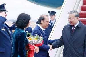 苏林总书记抵达美国出席加沙和平委员会开幕会议。（图：越通社）