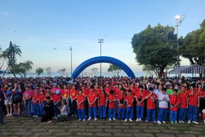 Hơn 2.000 người đi bộ gây quỹ ủng hộ đồng bào vùng bão