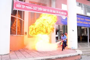 Diễn tập phòng cháy chữa cháy ở chợ Bà Rịa