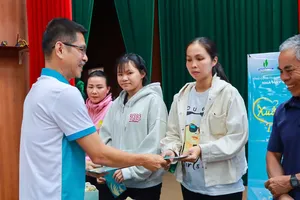 Chung tay chăm lo tết cho người có hoàn cảnh khó khăn