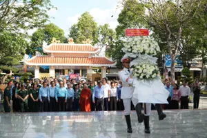 Đoàn đại biểu Hội Hữu nghị Việt Nam - Campuchia TPHCM dâng hương tưởng niệm Anh hùng Võ Thị Sáu