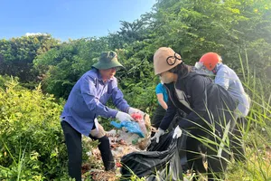 Ra quân xử lý các điểm nóng tồn đọng rác thải