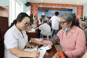 200 người dân phường Tân Phước được khám bệnh miễn phí