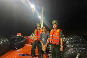 Bắt đối tượng phạm tội trốn trên tàu cá ở Vũng Tàu