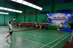 Các tay vợt tham gia tranh tài tại giải. Ảnh: Trúc Giang 