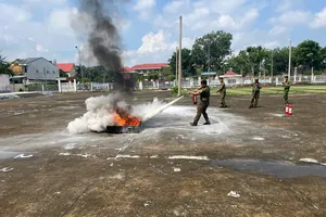 Không để lối thoát hiểm thành nơi chứa đồ
