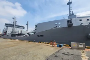 Tàu Hải quân Hoàng gia New Zealand cập cảng TPHCM