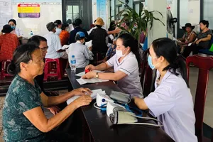 Người cao tuổi tại xã Xuyên Mộc được khám sàng lọc bệnh không lây nhiễm