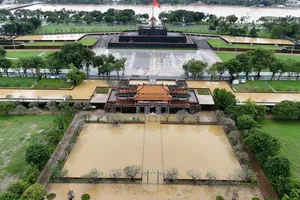 Đại nội Huế sau khi lũ rút