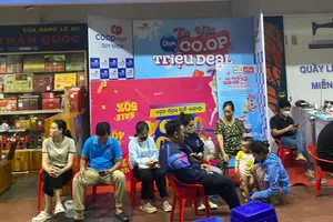 Co.opmart Quy Nhơn là nơi trú ấn an toàn, cung cấp điện sạc thiết bị di động trong lúc mất điện diện rộng