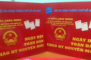 Tập nhạc "Ngày hội toàn dân chào kỷ nguyên mới". Ảnh: THÚY BÌNH