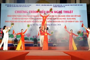 Tiết mục ca múa "Lời Đảng hiệu triệu trái tim". Ảnh: THÚY BÌNH