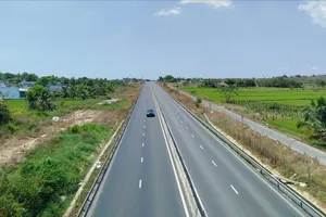 Tài xế tính toán lại lộ trình sau khi đường cao tốc thu phí