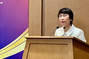 Bà Từ Thị Loan, Phó Chủ tịch Hiệp hội Phát triển Văn hóa Doanh nghiệp Việt Nam, Viện trưởng Viện Nghiên cứu văn hóa Thăng Long thông tin về nội dung diễn đàn