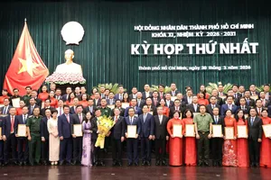 TPHCM trao Giấy chứng nhận đại biểu HĐND khóa XI