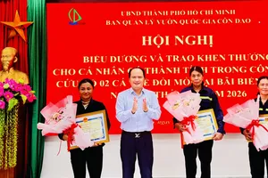Giải cứu 2 cá thể đồi mồi quý hiếm, 3 nữ công nhân tại Côn Đảo được khen thưởng