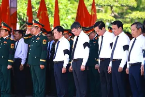 Thủ tướng Lê Minh Hưng dự lễ truy điệu và an táng 28 hài cốt liệt sĩ tại Nghĩa trang Liệt sĩ quốc gia Đường 9