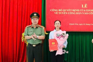 Vợ liệt sĩ Nguyễn Xuân Hải được tuyển vào lực lượng Công an nhân dân