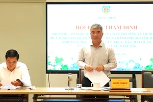 Thứ trưởng Bộ Tư pháp Nguyễn Thanh Tú chủ trì Hội đồng thẩm định dự án Nghị quyết. Ảnh: CẨM HÀ
