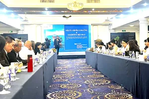 Nhiều doanh nghiệp ngành dệt may, da giày, chế biến gỗ tham gia hội nghị. Ảnh: MINH XUÂN