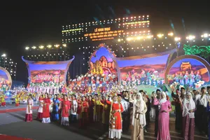 Rực rỡ đêm khai mạc Ngày hội Văn hóa dân tộc Chăm lần thứ VI