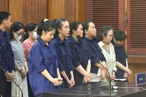 TAND TPHCM trả hồ sơ vụ mua bán trái phép hơn 4.000 tài khoản ngân hàng