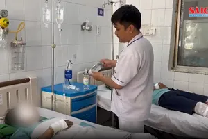 Nỗ lực cứu chữa các nạn nhân trong vụ cháy xe khách trên quốc lộ 1