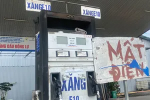 Hà Nội: Một số cửa hàng xăng dầu đóng cửa, mở bán cầm chừng