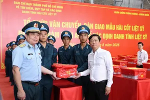 Trang nghiêm đón 7.104 mẫu sinh phẩm hài cốt liệt sĩ tại sân bay Gia Lâm