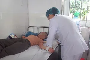 Tập trung cứu chữa bệnh nhân nhập viện sau ăn bánh mì ở Gia Lai