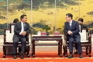 Chủ tịch UBND TPHCM Nguyễn Văn Được tại buổi làm việc với Thị trưởng Thành phố Quảng Châu Tôn Chí Dương. Ảnh: TRẦN HÙNG
