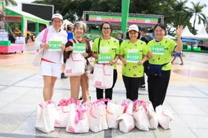 Các vận động viên nhận BIB và racekit giải VPBank Đất Sen Hồng Music Marathon 2026. Ảnh: BTC