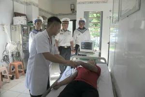 Bệnh xá đảo Trường Sa kịp thời cấp cứu ngư dân bị viêm da nhiễm khuẩn lan rộng