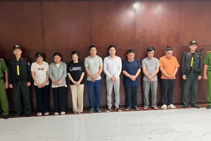 Khởi tố 8 bị can về tội lừa đảo tiền cọc bán đất 