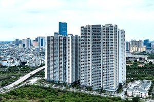 在《个人所得税法》修订草案中，财政部尚未建议对房地产转让利润征收20%的所得税。