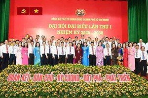  出席大会的代表。