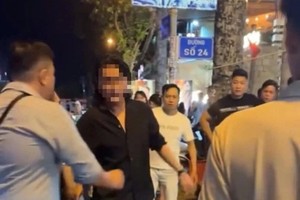 此次殴打事件是在安乐坊一家餐馆发生。(视频截图)