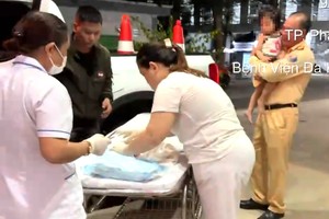 交警已及时护送在甘林-永好高速公路上即将分娩的产妇安全到医院。(图由6号高速公路陆路交警队提供)