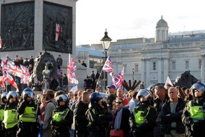 特朗普到访英国引发民众抗议。